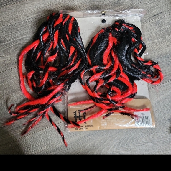 Black and red Dreadlocks ponytail - Picture 5 of 6